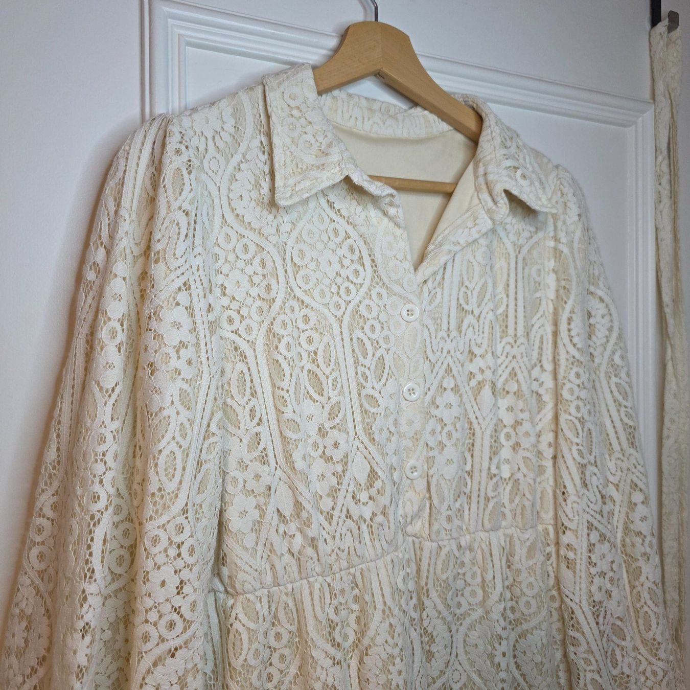 Kleider: Boho Spitzenkleid Creme 38–42 mit Gürtel – Gebraucht aus Wald ZH von CapLux 5
