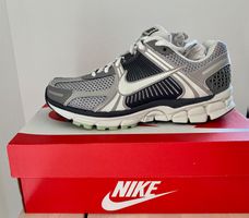 Neu! Nike Wmns Zoom Vomero 5, Grösse 38 (EU)