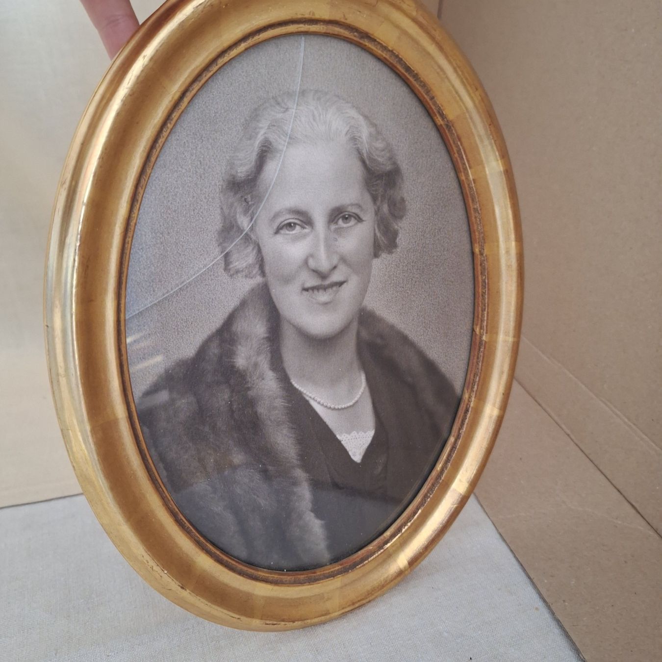 Foto & Immagini: Bild, nostalgisch, Goldrahmen oval, elegante Dame – Usato da Winterthur venduto da Goldpipau