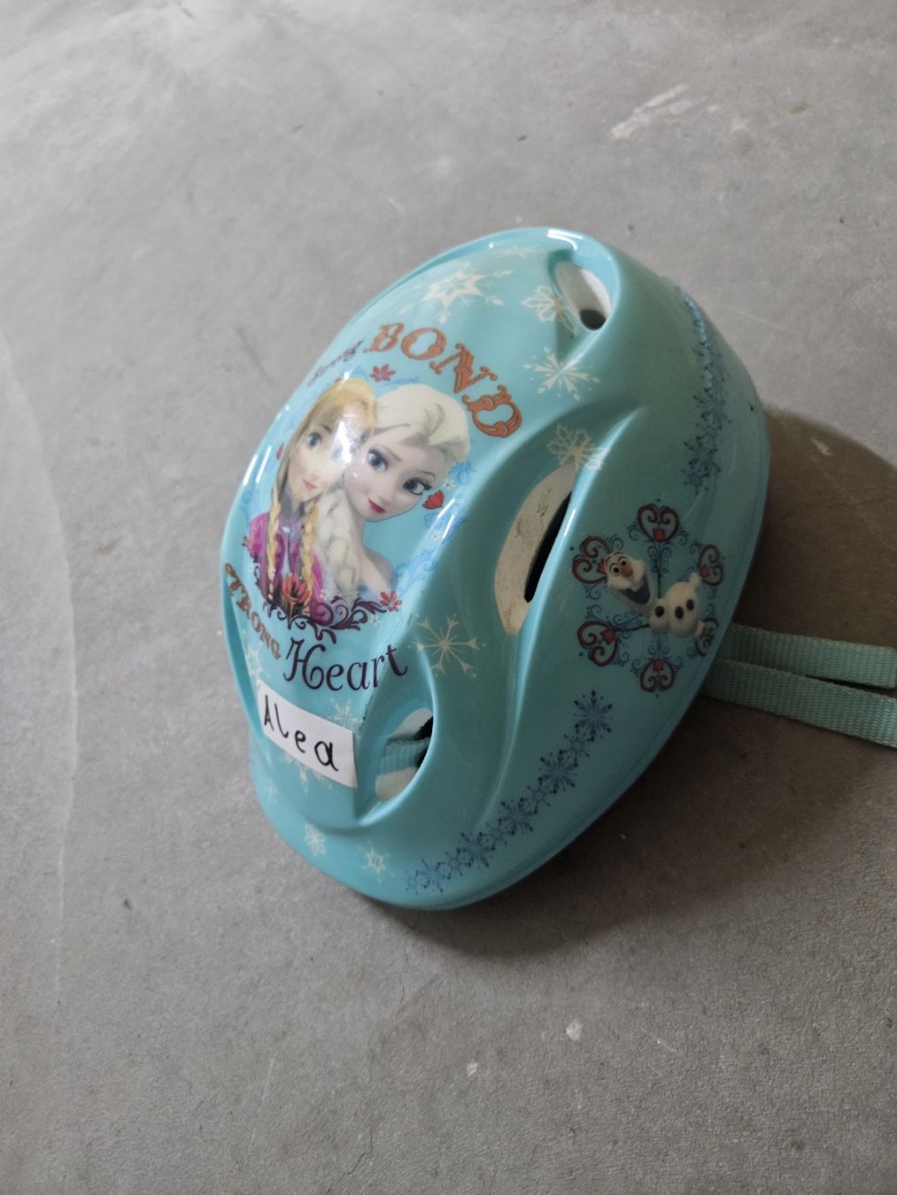 Casques: Süßer "Eiskönigin" Helm – D'occasion à Diepoldsau par rin_d9yl