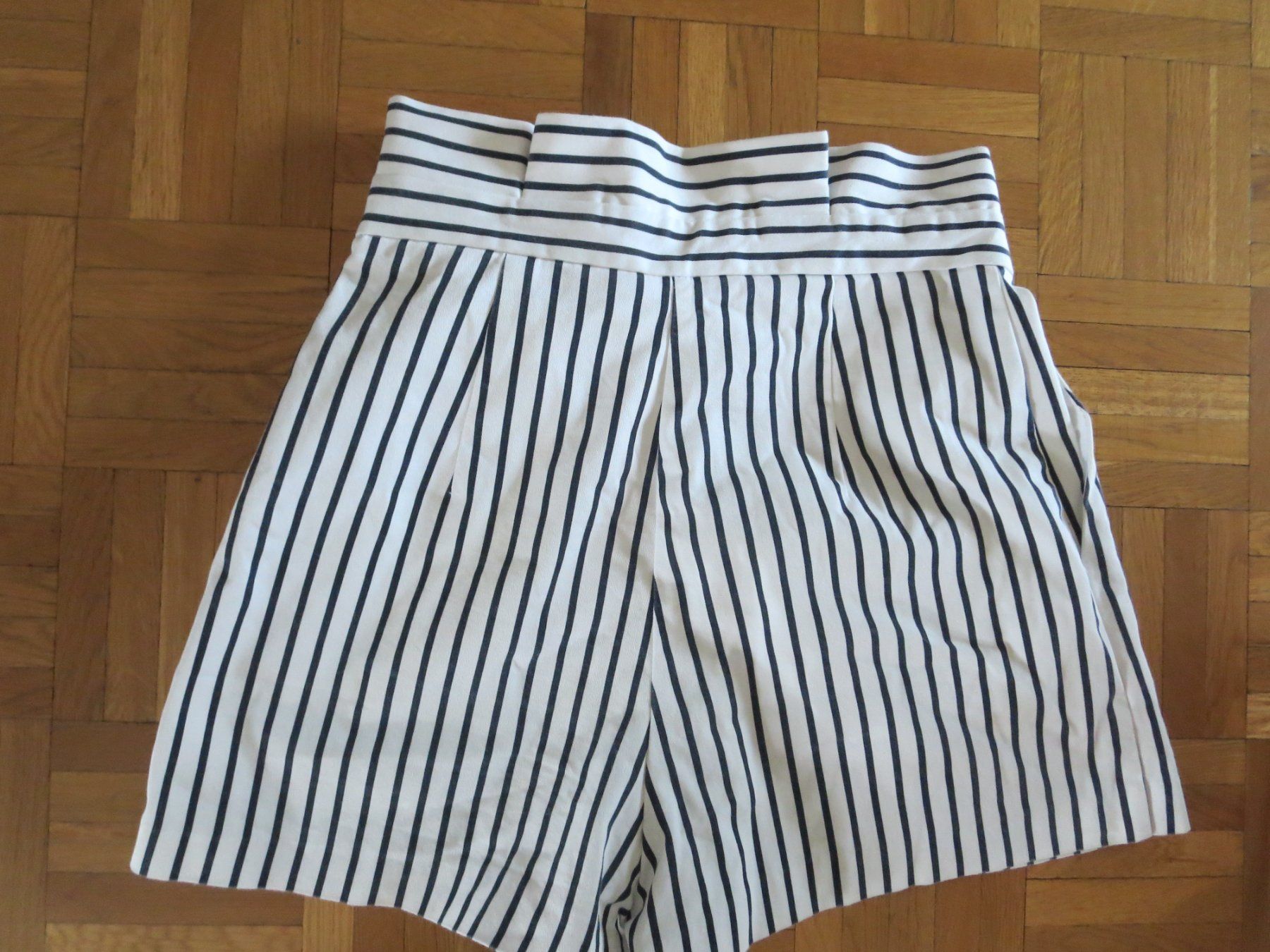 Zara Pantaloni: lässige Damen Shorts /Gr. XS – Usato da Wallisellen venduto da Arvenstube 3