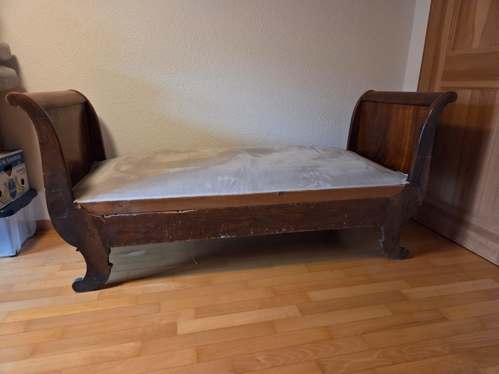 Divani: Elegantes Sofa / Kanapee mit Holzrahmen – Usato da Rosshäusern venduto da Achillea-77 8