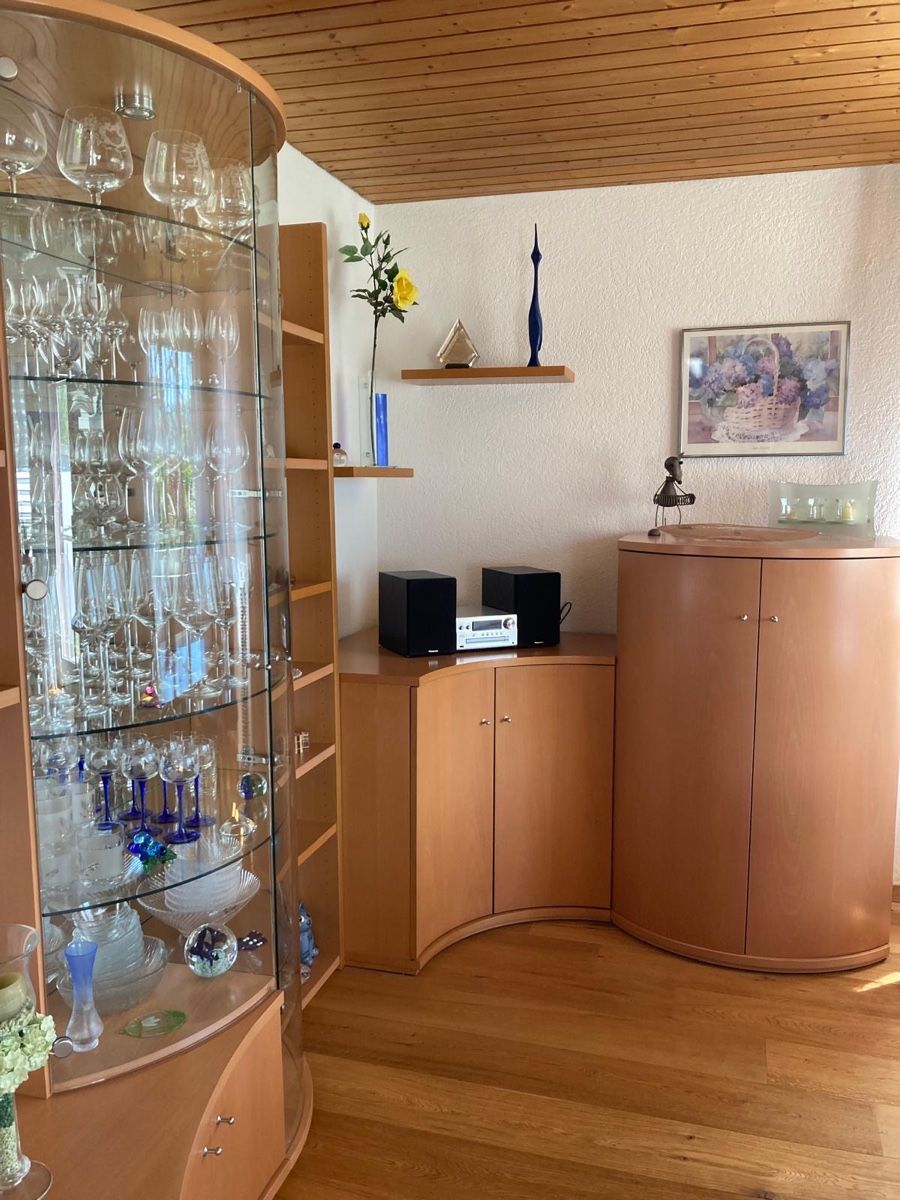 Scaffali: Wohnwand mit Vitrine, Buche hell – Usato da Binn venduto da enea_h 1