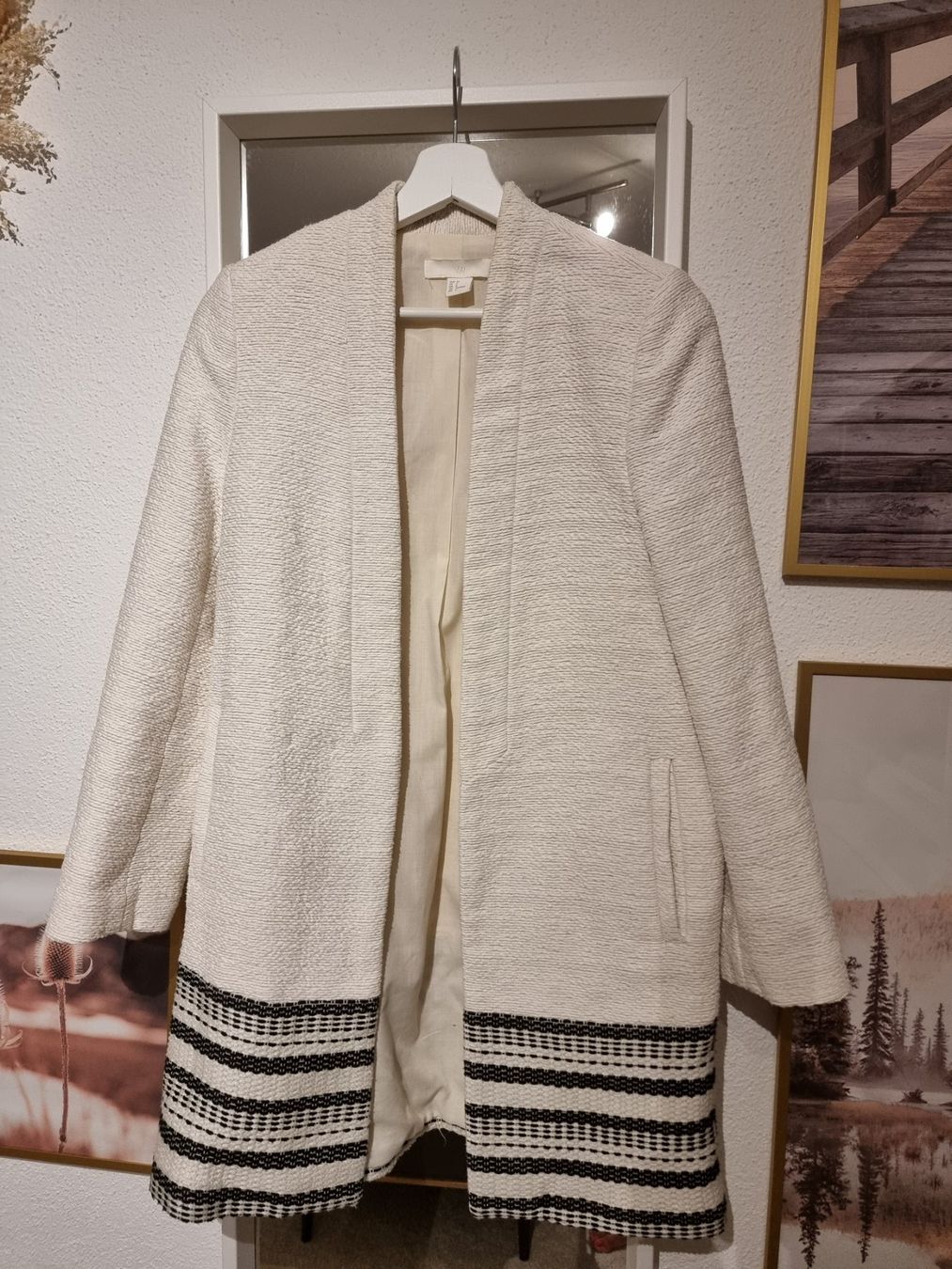 H&M Jacken: Damen Jacke cremefarben Grösse 36 – Gebraucht aus Balzers von Homeandgarden
