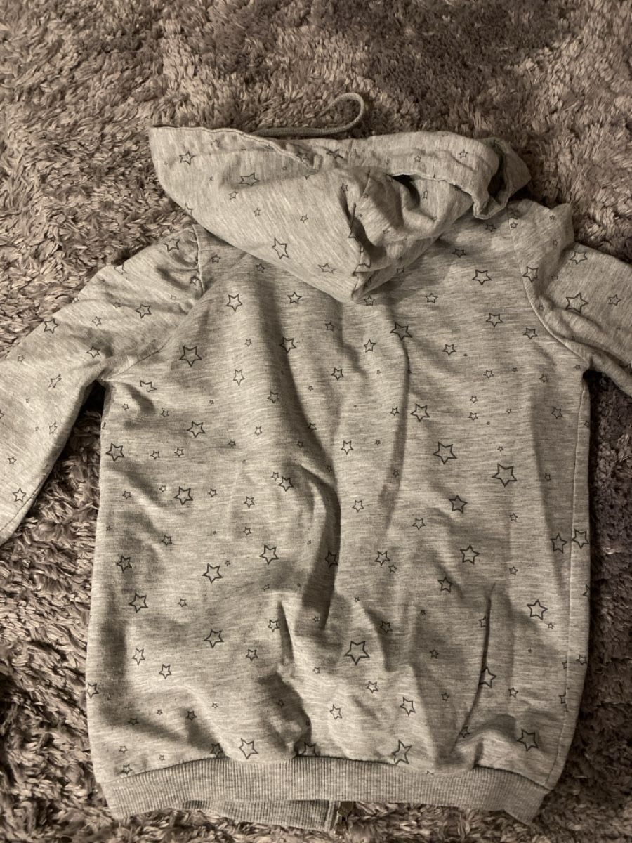 H&M Maglioni & Felpe: Felpa Hoodies – Usato da Zürich venduto da lcl_r88r 1