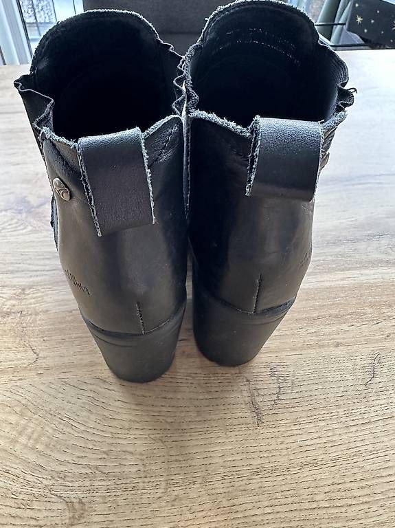 Scarpe da donna: S. Oliver / Schwarze Leder-Stiefeletten / Gr. 40 – Usato da Seuzach venduto da mar_5mtf 1
