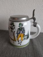 Porzellan-Bierkrug mit Zinndeckel