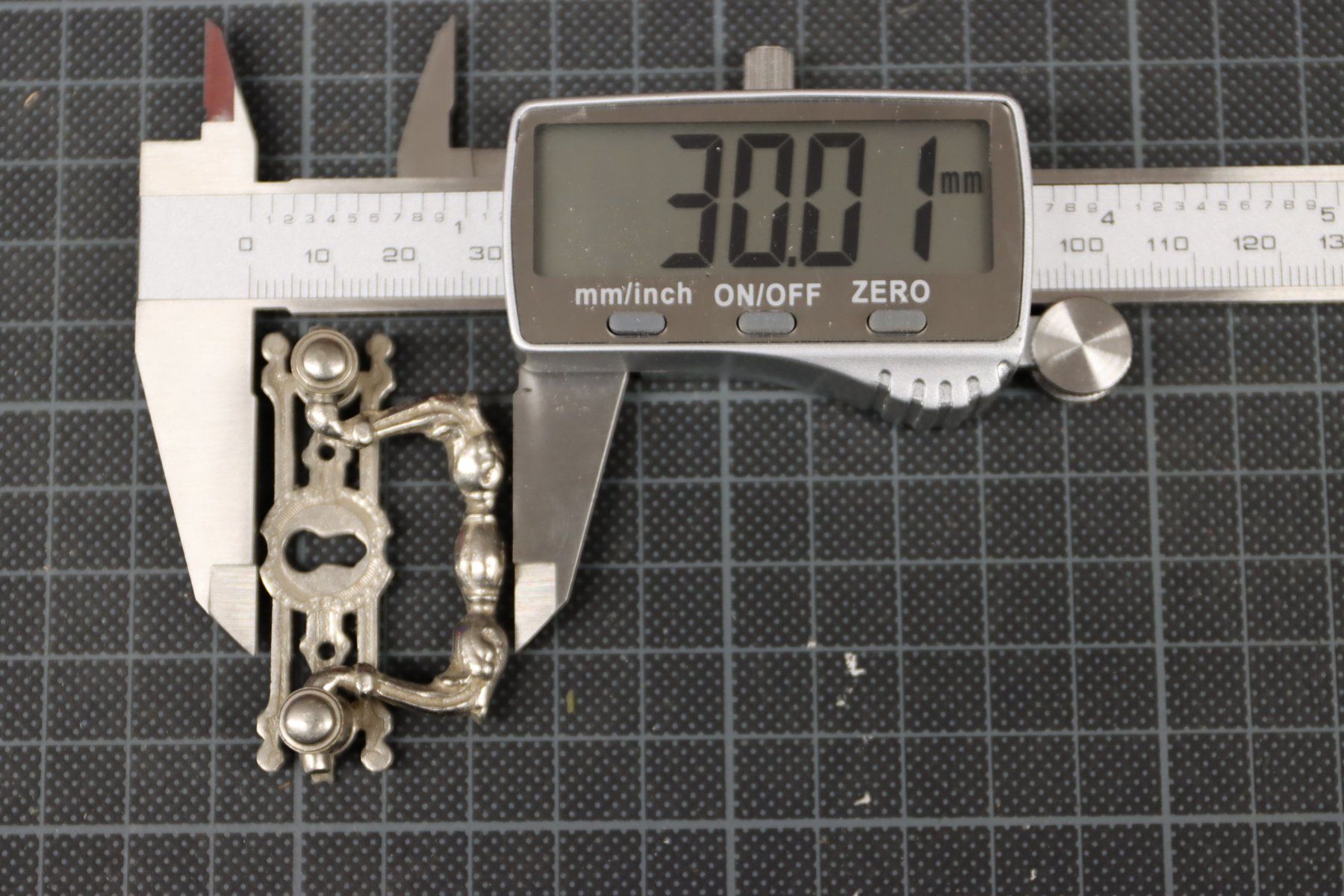 Ferramenta: Nachttischgriff, Kommodengriff, Fallgriff – Usato da Emmetten venduto da Super008 7