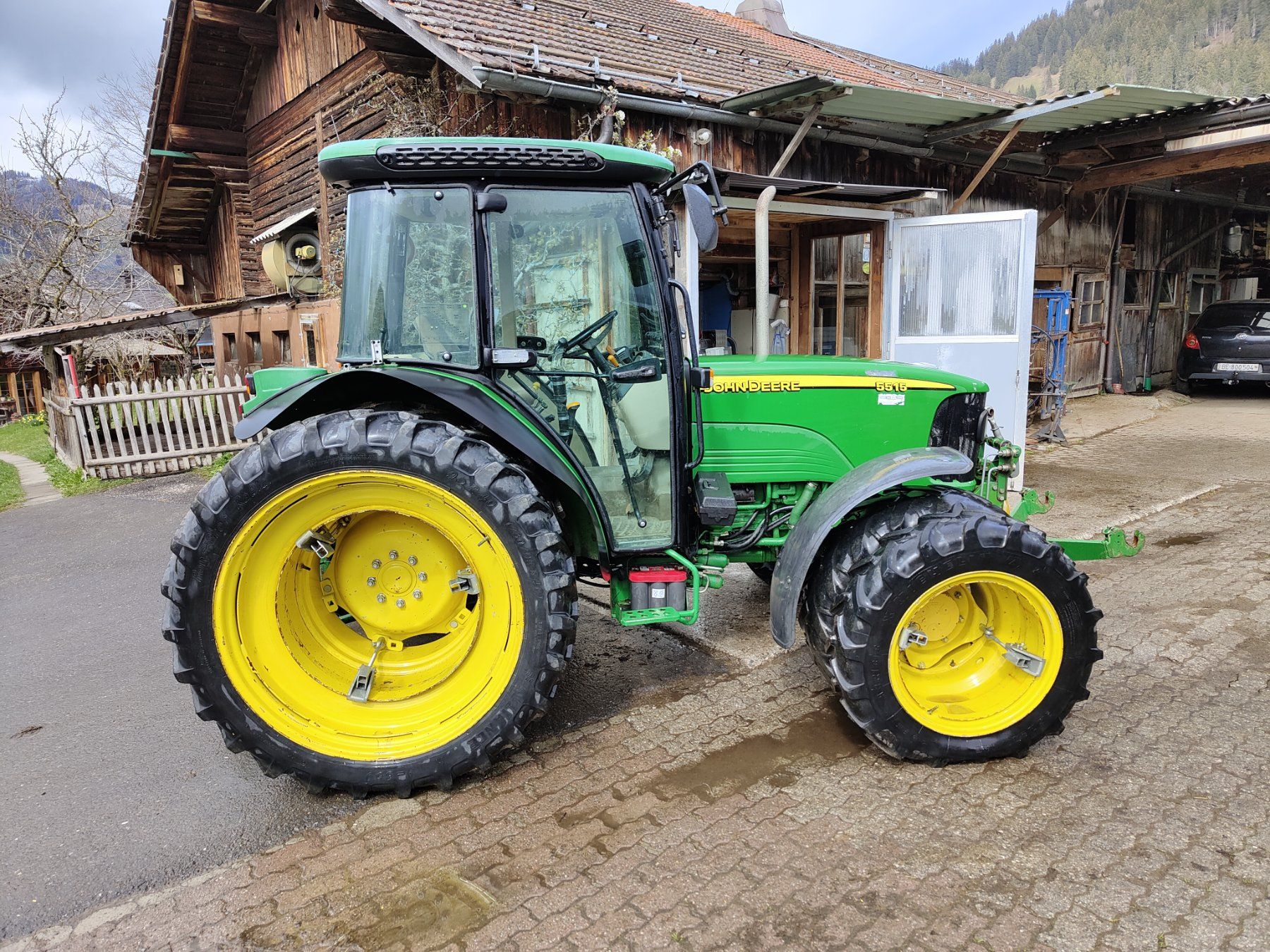 John Deere Trattori: John Deere 5515 – Usato da Gstaad venduto da muhof 3