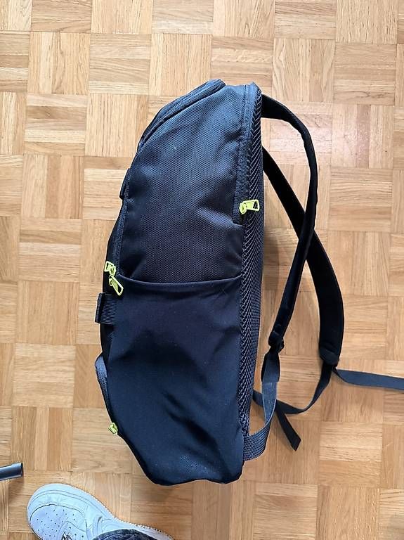 Adidas Zaini: Sac à dos adidas  (Compartiment chaussures) – Usato da Grand-Lancy venduto da Bastrow 1