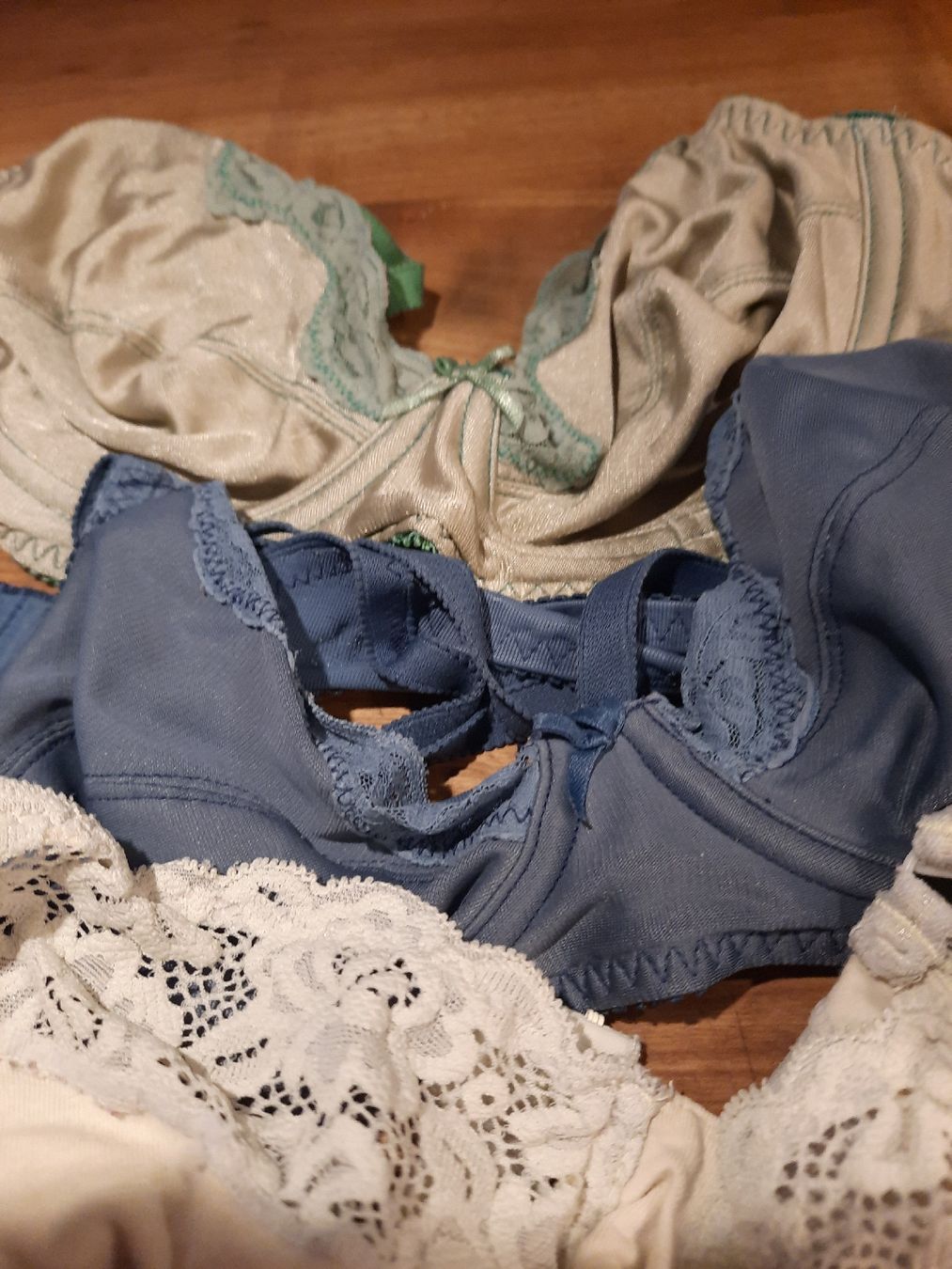 Autres dessous: 5 schöne BH zum Schnäppchenpreis – D'occasion à Busswil BE par balu37 2
