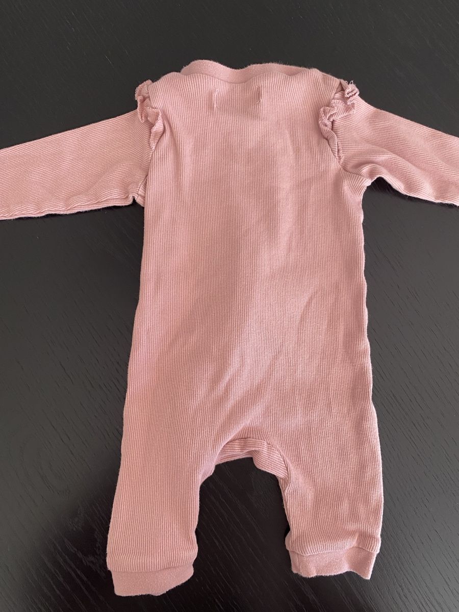 Strampler: Strampler Gr. 62 Sinsay Baby rosa – Gebraucht aus Langenthal von vik_v5ml 1