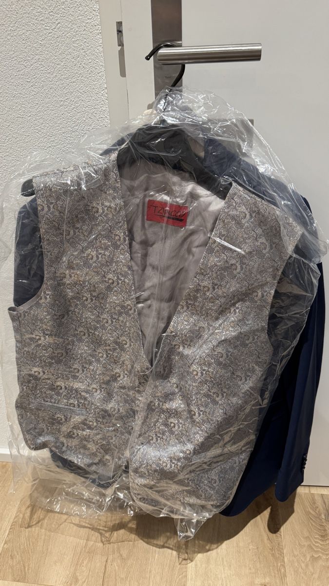 Cinque Costumes, combinaisons de sport et fonctionnelles: Cinque Anzug  – D'occasion à Eiken par ju.bi 2