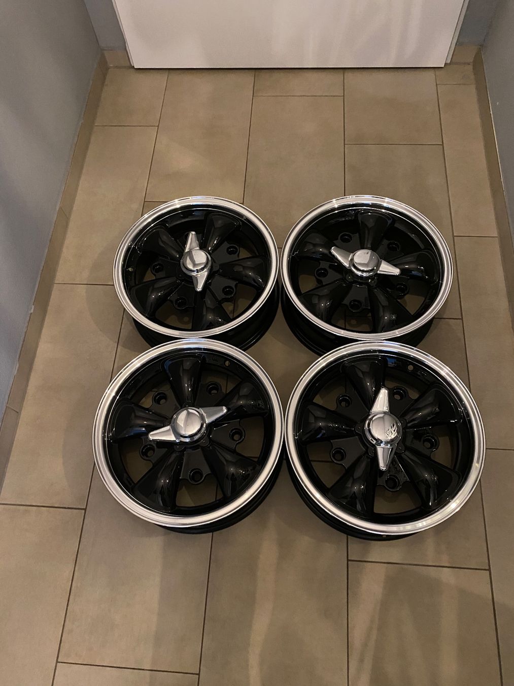 Volkswagen Felgen: VW Käfer Alufelgen mit 15 Zoll – Neu und originalverpackt aus Däniken SO von jai_6k9q