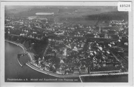 Friedrichhafen - Altstadt und Zeppelinwerft vom Flugzeug aus