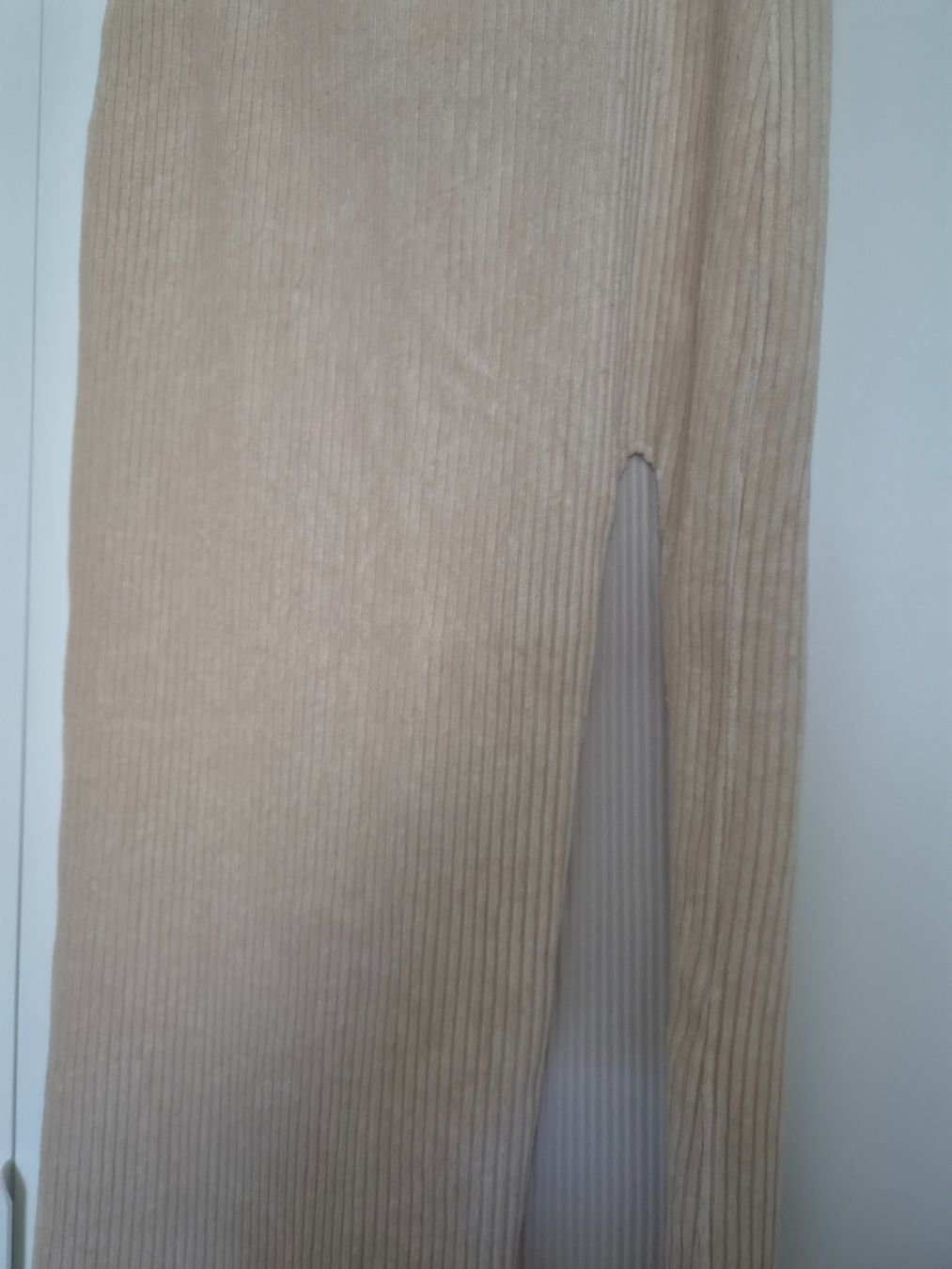 Röcke: Jupe velours côtelé beige – Gebraucht aus Lausanne von leroyaumedereven 1