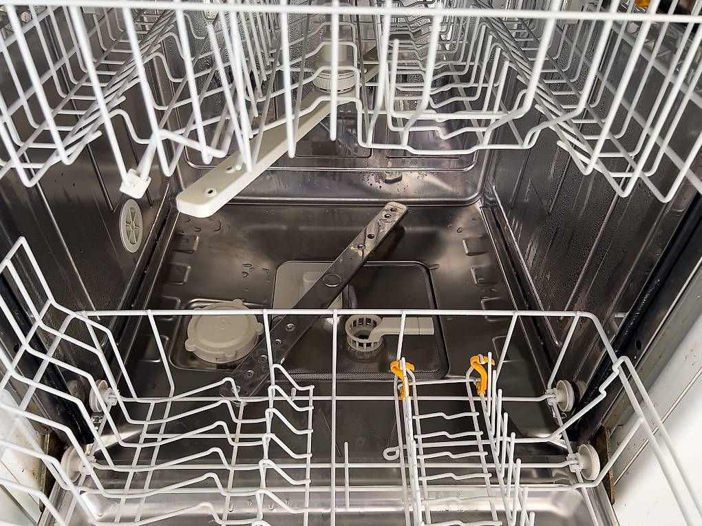 Machines à laver la vaisselle: Lave Vaisselle Miele encastrable – D'occasion à Gland par pao_vh97 2