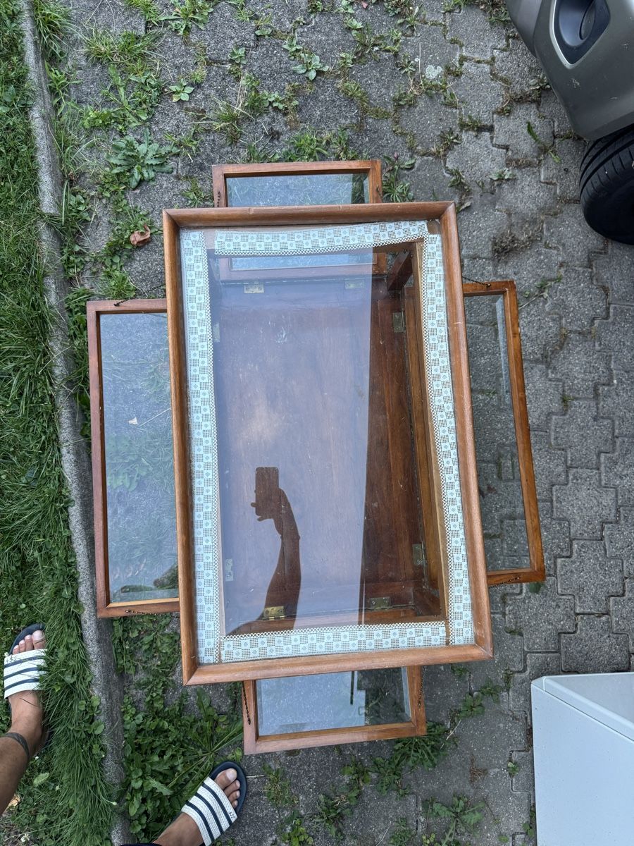 Vitrines: Antike Holzvitrine / Vitrinentisch mit Glas – D'occasion à Trübbach par s-a-t 1