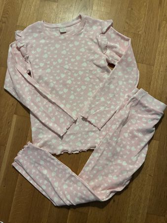 Schönes Pyjama Gr. 122/128, Neu
