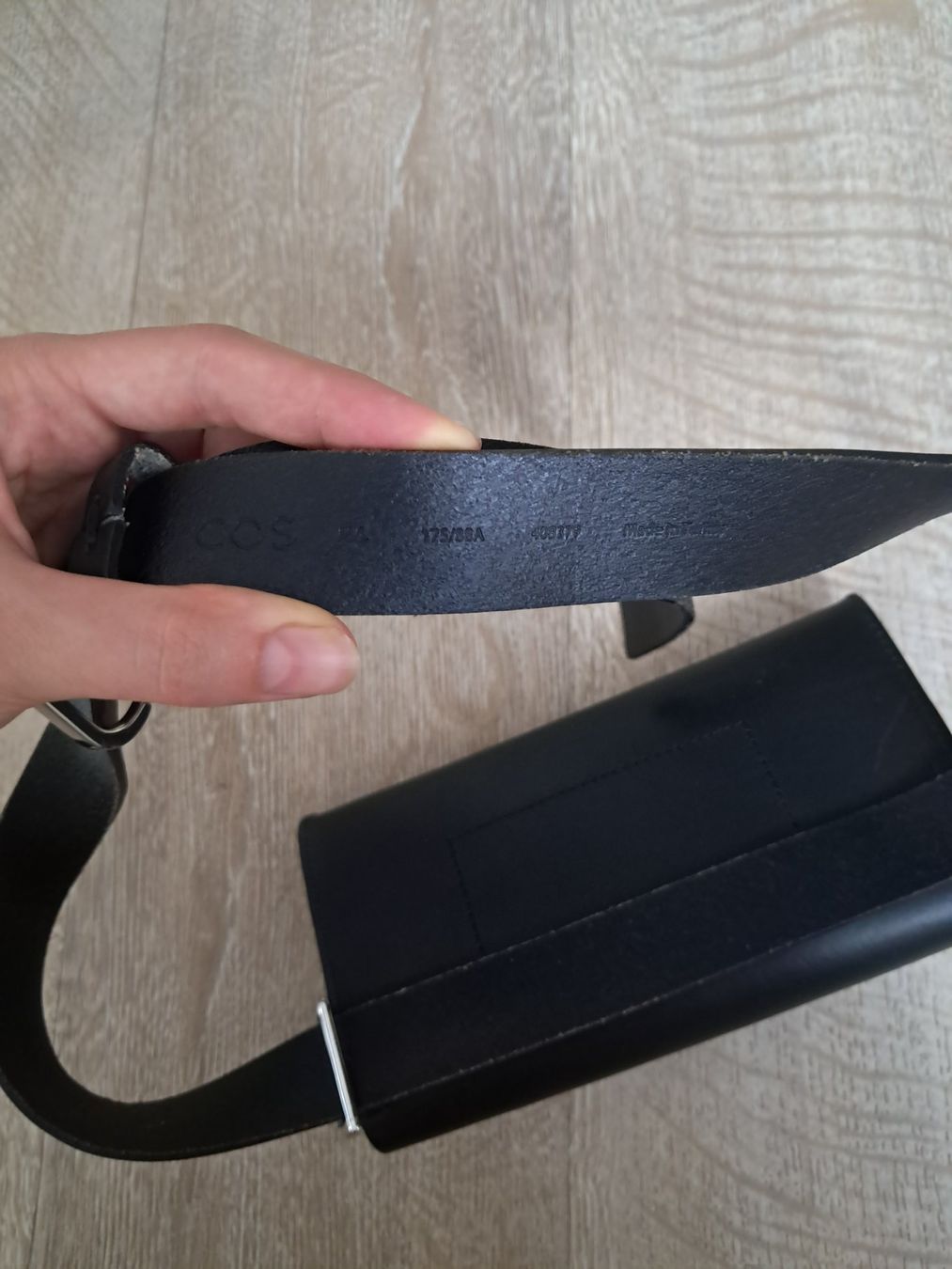 Cos Taschen: COS leader pocket bag Gr. M/L – Gebraucht aus Basel von liz_nqr9 7