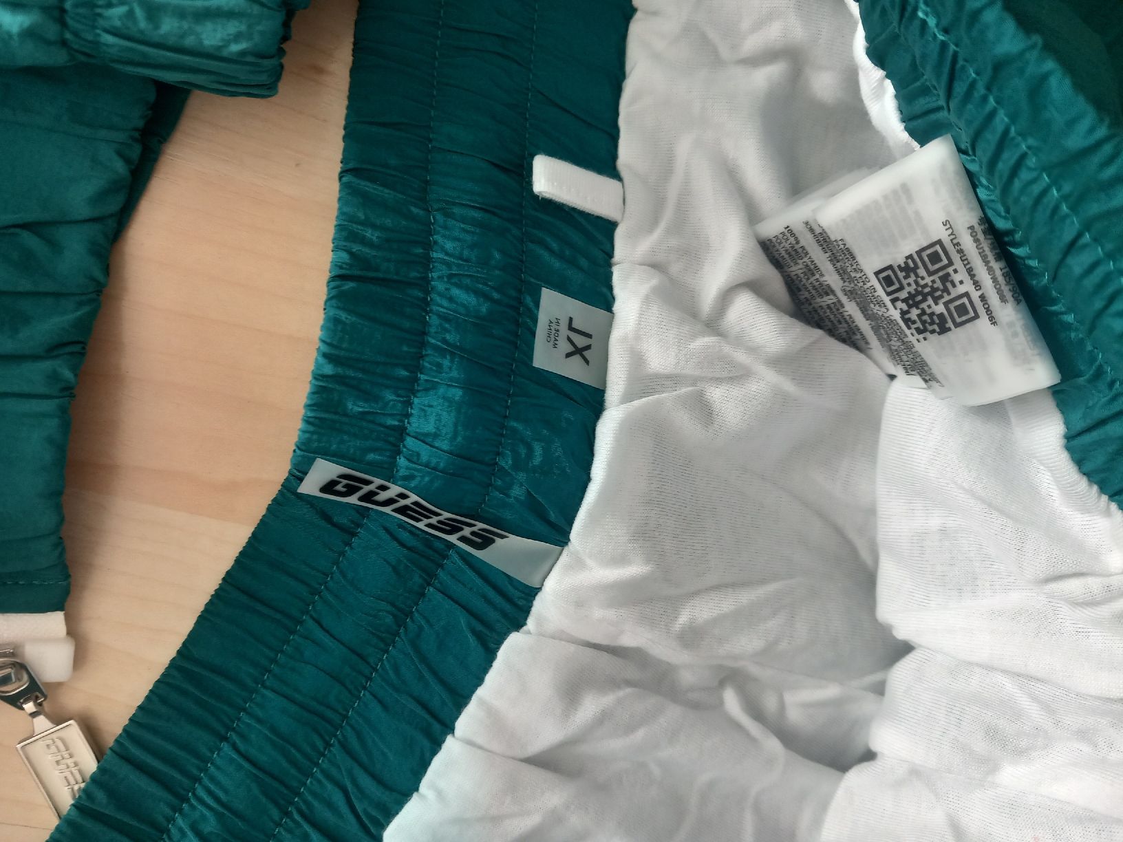 Guess Completi, tute sportive e funzionali: Dress – Nuovo (secondo la descrizione) da Buchs AG venduto da tac_zz5h 2