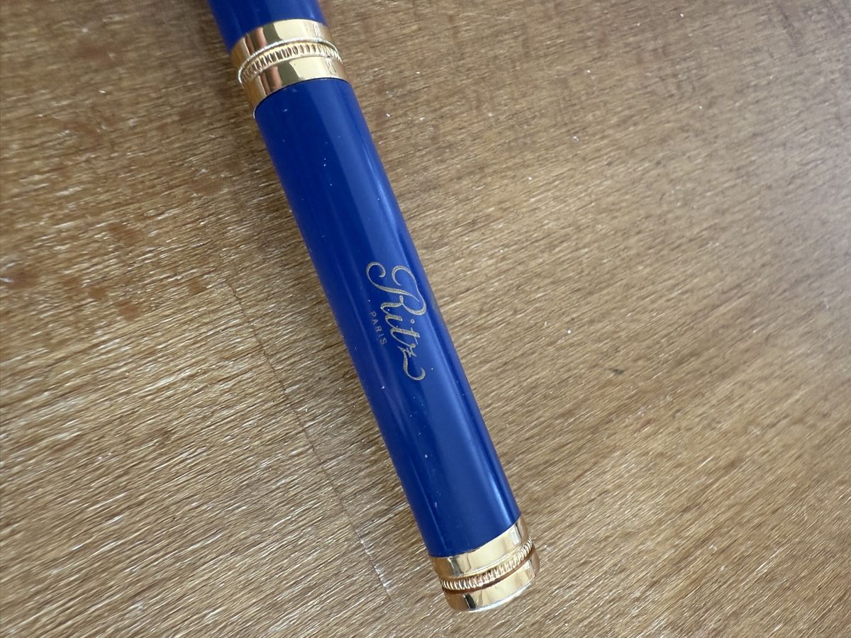Stifte & Marker: Stylo Hotel Ritz Paris bleu et doré - Élégance et précision – Gebraucht aus Lausanne von Stephaniesdressing 3
