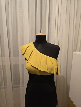 Oysho Bikinn Top Gelb mit Rüschen