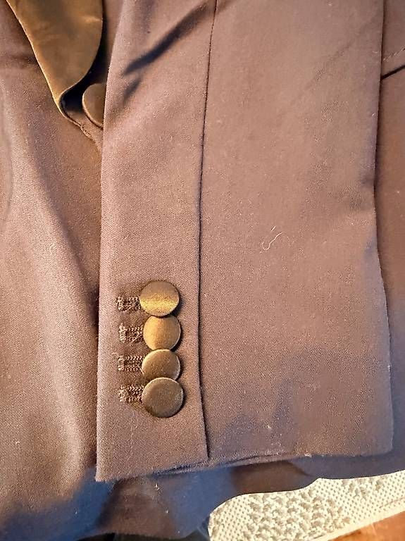 Costumi: Tommy Hilfiger Kostüm Gr. 4 – Usato da Galgenen venduto da 20Usa13 1