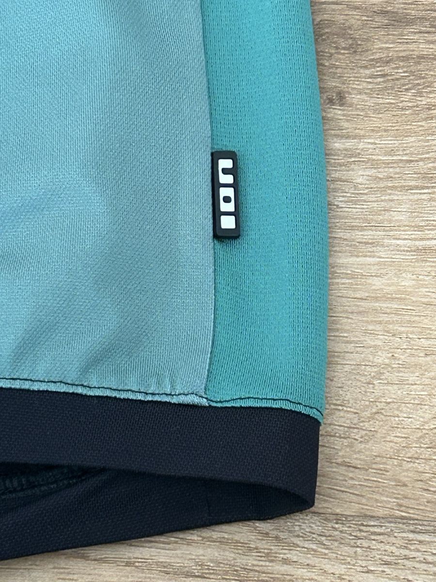 Leibchen & Hosen: Surf oder Bike Shirt, Grösse L, Top Sommer – Gebraucht aus Wolhusen von eve_m6cg 2