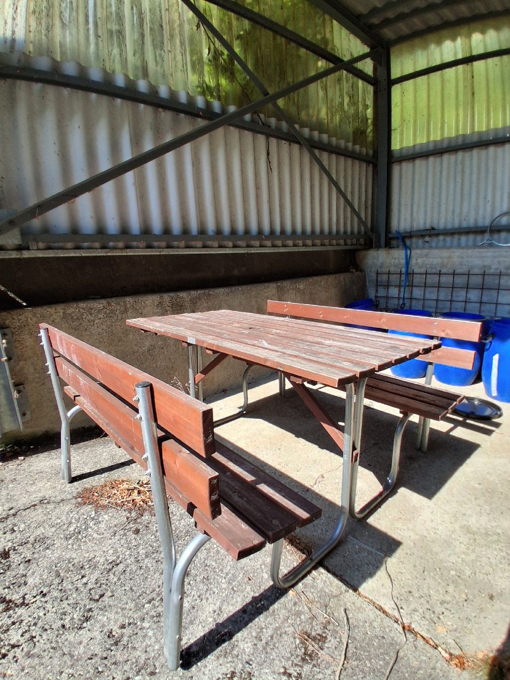 Set di tavolo e panche: 2 Stk Picknick Tische mit Bank – Usato da Trimbach venduto da Tripoli_Trimbach 1