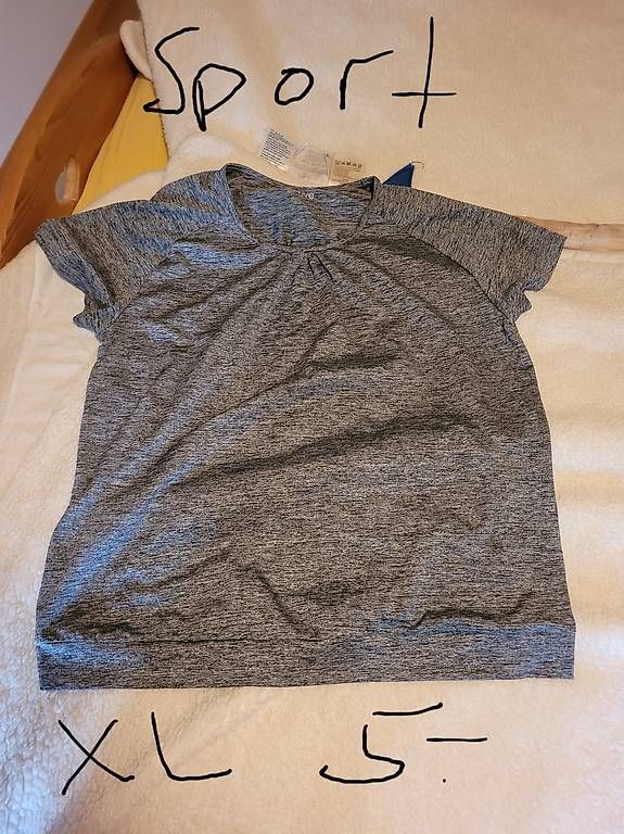 Lotti di vestiti: Sportkleider XL – Usato da Iseltwald venduto da Bone011