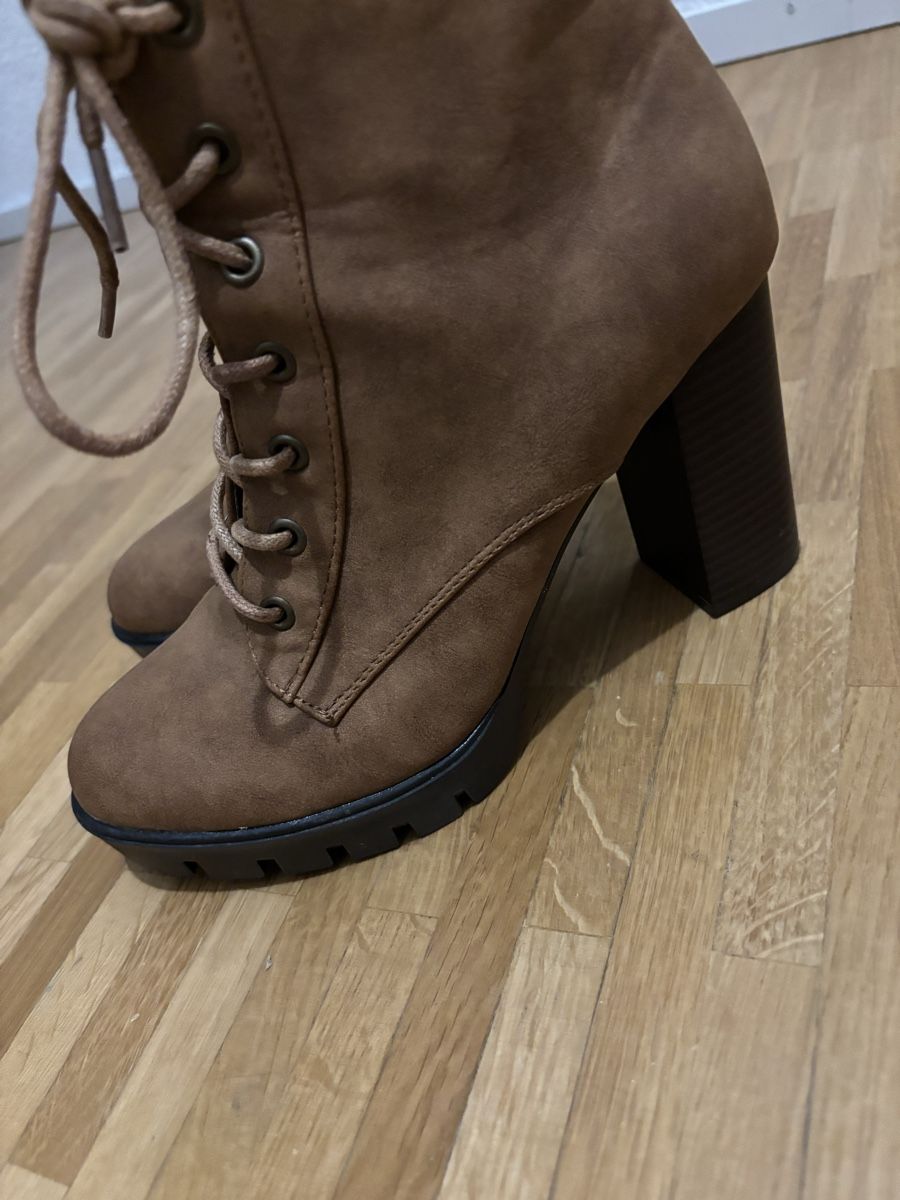 Damenschuhe: Damenstiefel braun – Neu (gemäss Beschreibung) aus Glattbrugg von S_ch_ 1