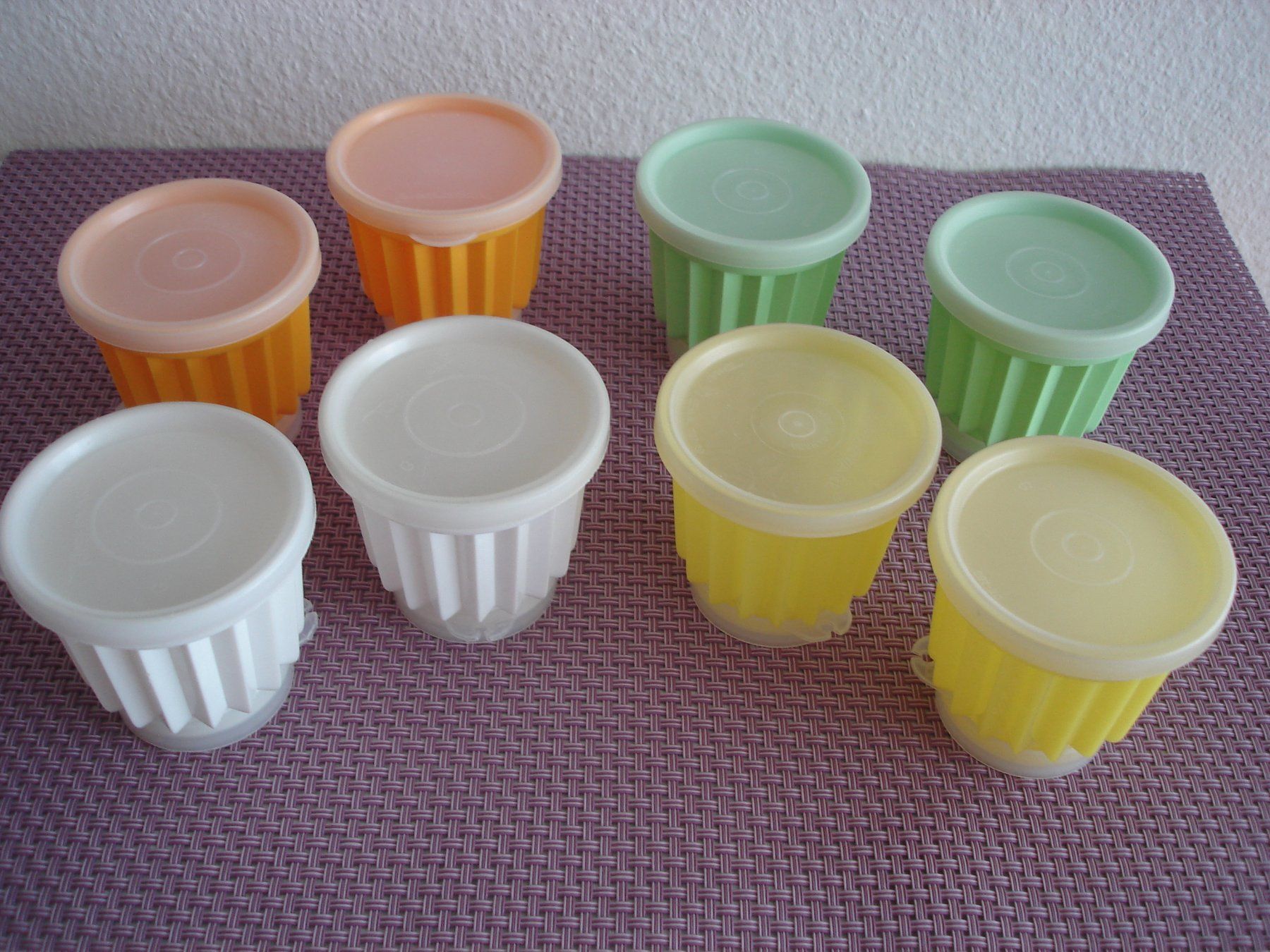 Tupperware Contenitori & Simili: 8 Vintage Tupperware Puddingförmchen 1970er Jahre – Usato da Regensdorf venduto da anna059