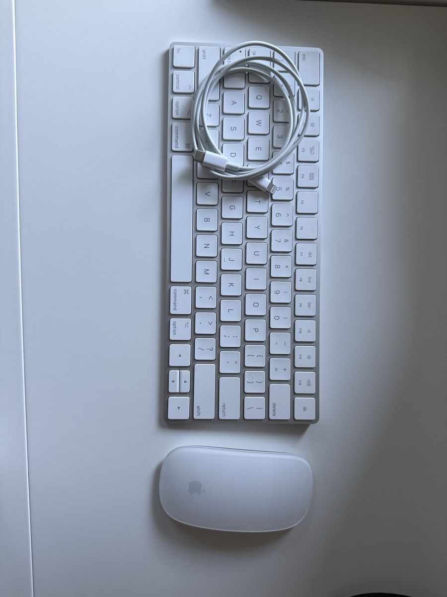 Apple PC: Apple iMac Desktop Computer Silver like new. – Usato da Zürich venduto da dmedina147 4