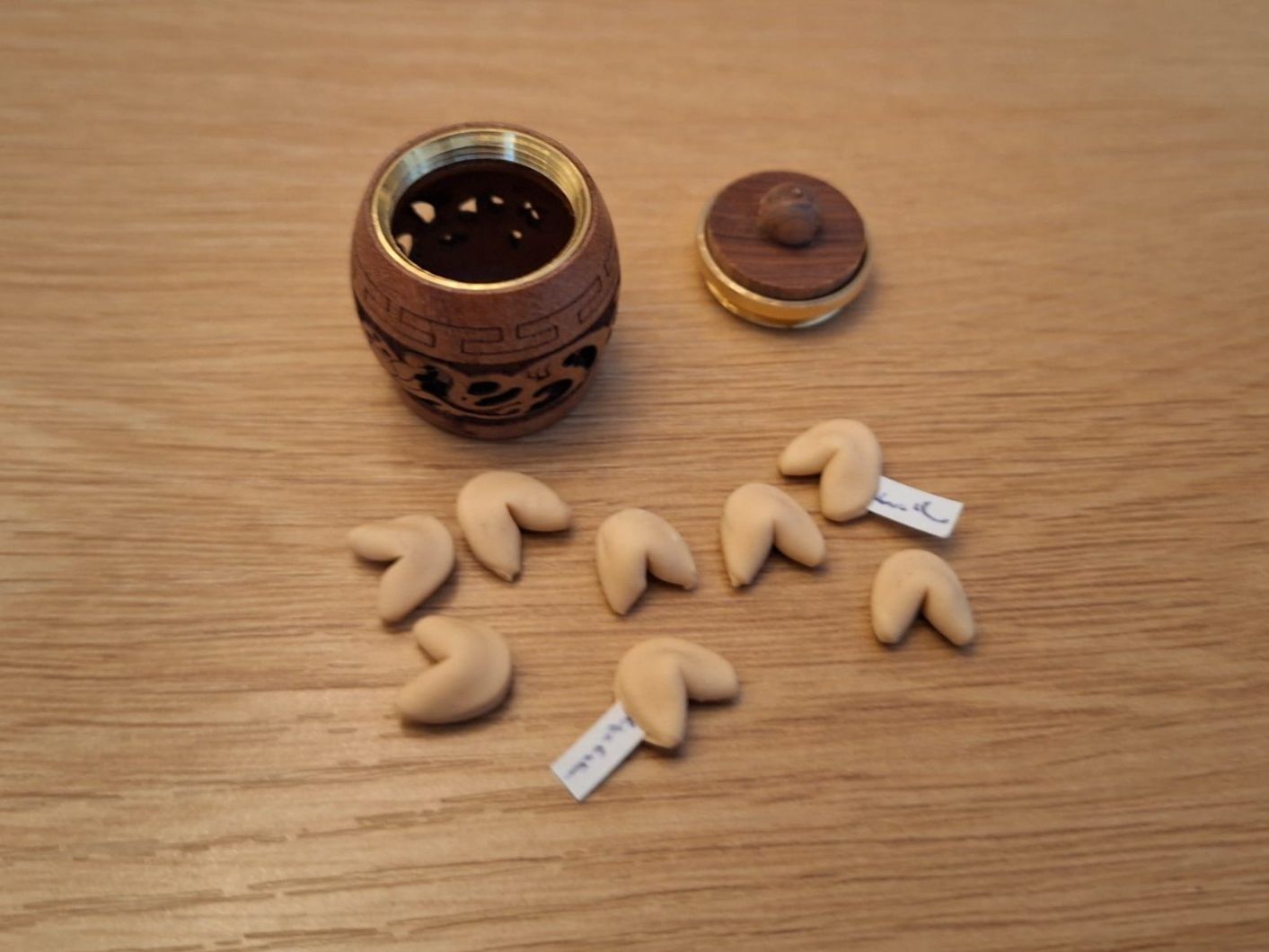 Puppenhäuser & -möbel: Handmade Glückskekse mit Holzdose – Neu (gemäss Beschreibung) aus Zürich von HandmadeTinyFood 5