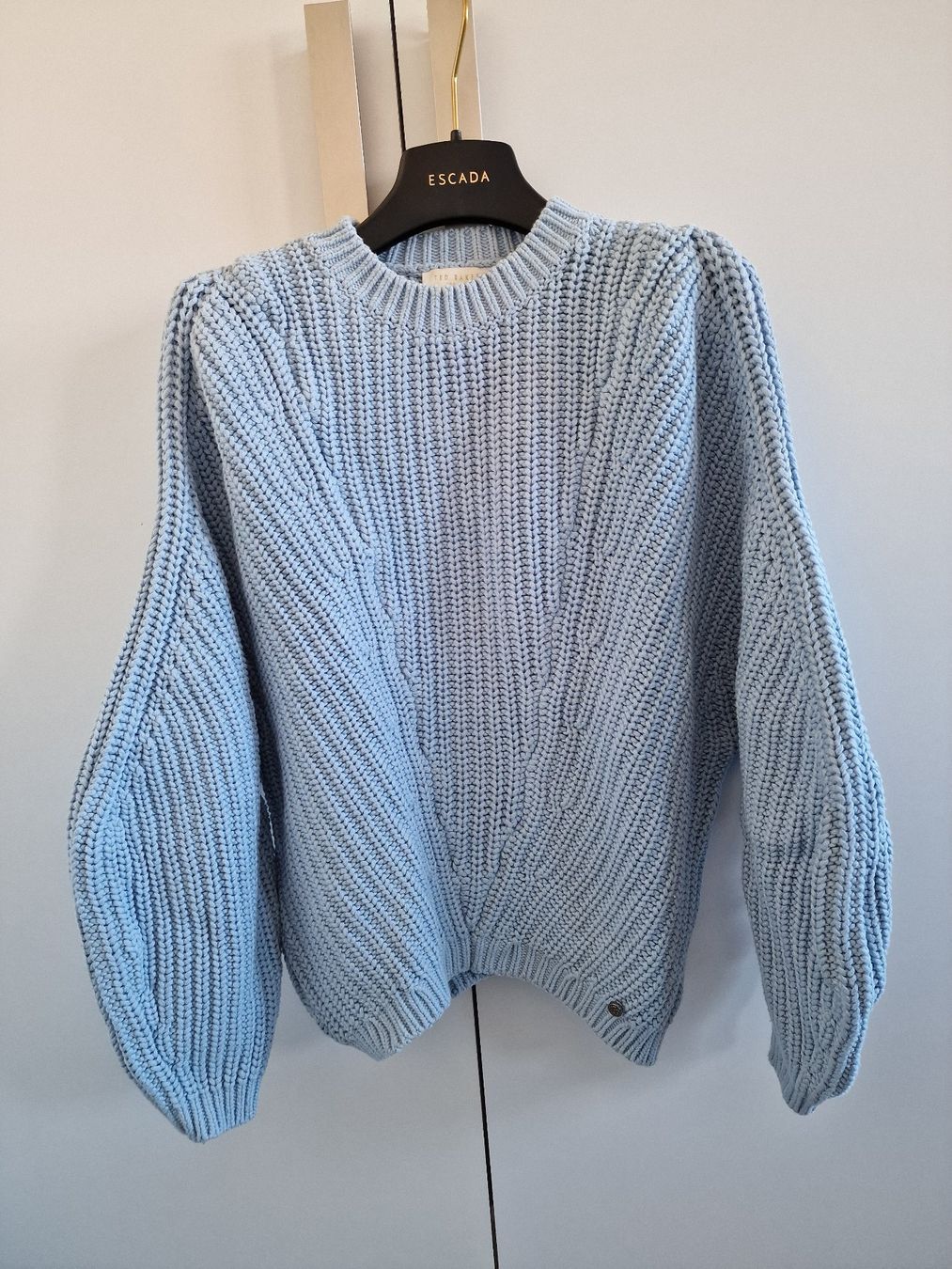Pulls & Sweat-shirts: Warmer Strickpullover von Ted Baker, Gr. S – D'occasion à Wangen ZH par SIBIRO
