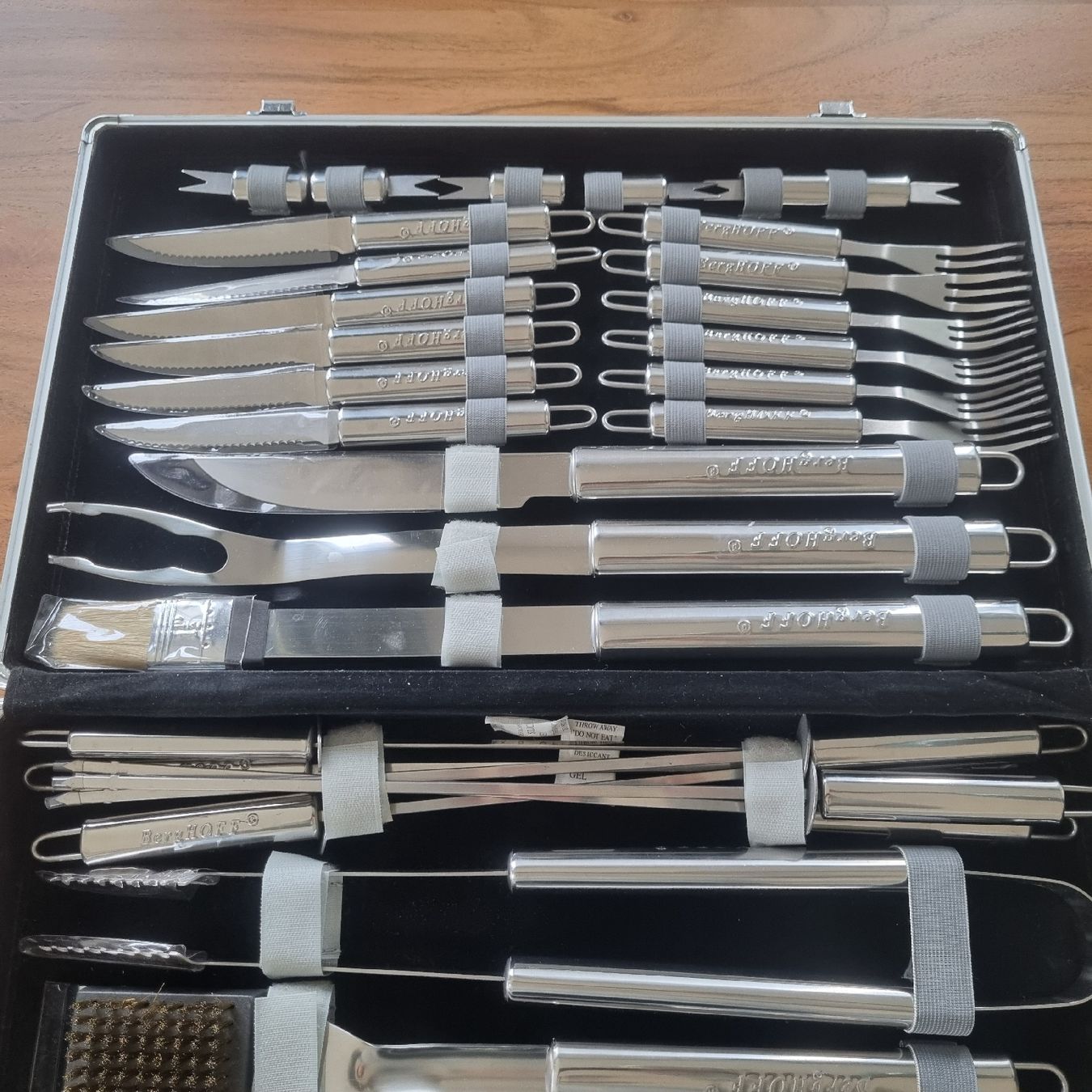 Set di posate: Grill Besteckkoffer Berg HOFF 32 Teilig – Nuovo (secondo la descrizione) da Zürich venduto da ret_7ppg 4
