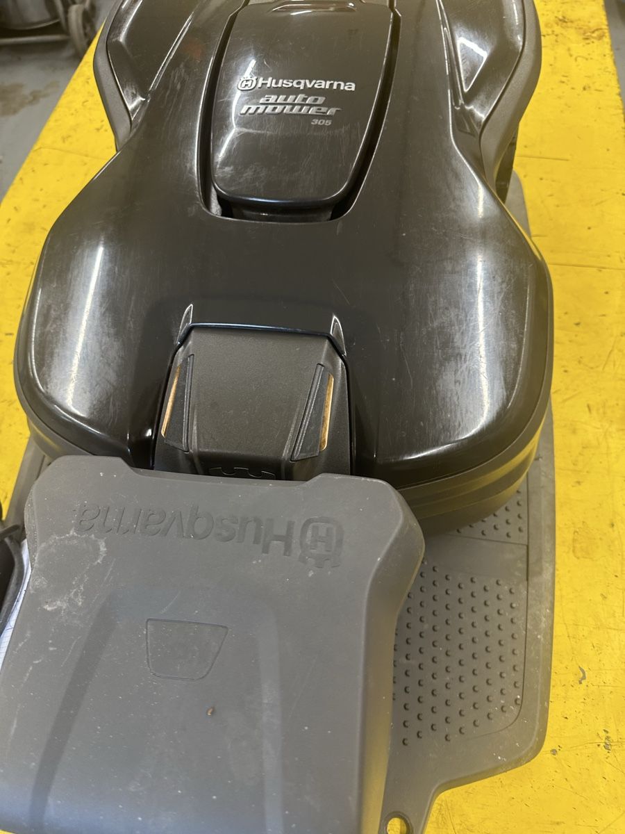 Husqvarna Rasenmäher: Husqvarna Automower 305 – Gebraucht aus Gurmels von mischu1985 1