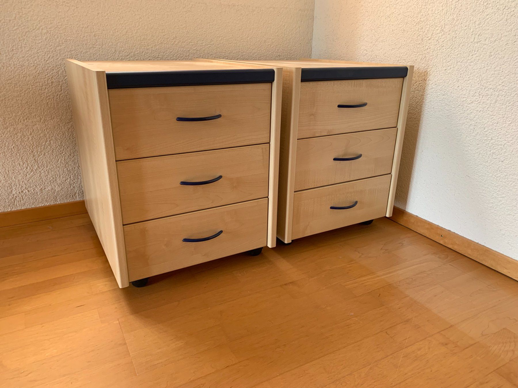 Korpus: 2 Rollkorpus, Rollcontainer – Gebraucht aus Baldegg von Sharan