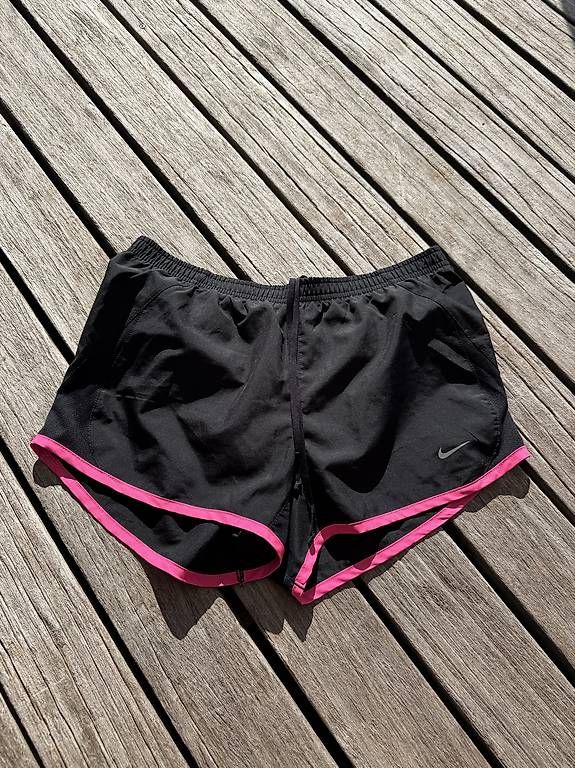 Nike Pantalons: Nike Sport Shorts - Grösse: S – D'occasion à St. Niklausen LU par Sundy01