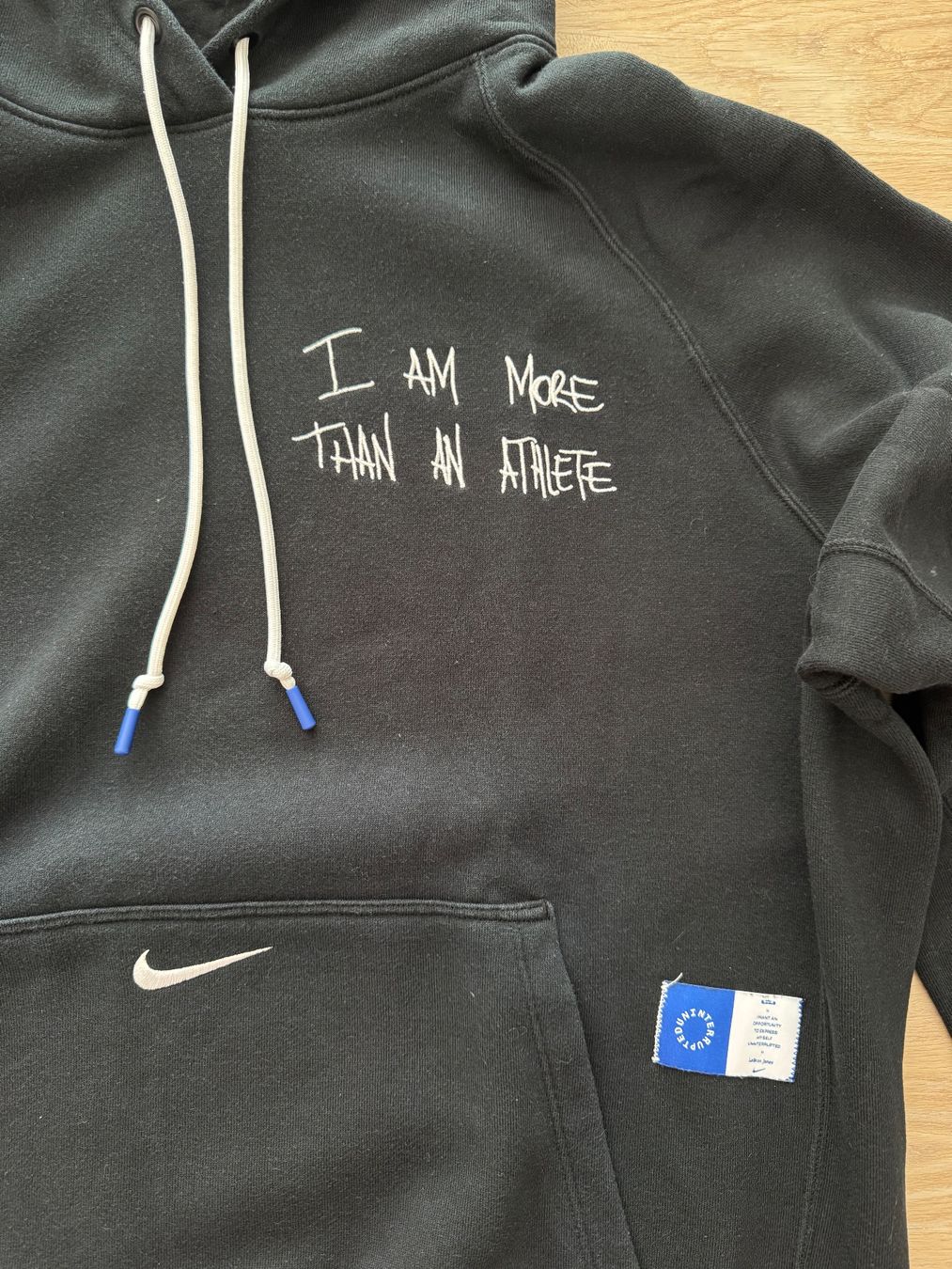 Nike Pulls & Sweat-shirts: Nike Kaputzen-Pullover schwarz, L – D'occasion à Maisprach par jokoundklaas 3