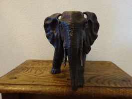 Alte Bronzefigur / Elefant