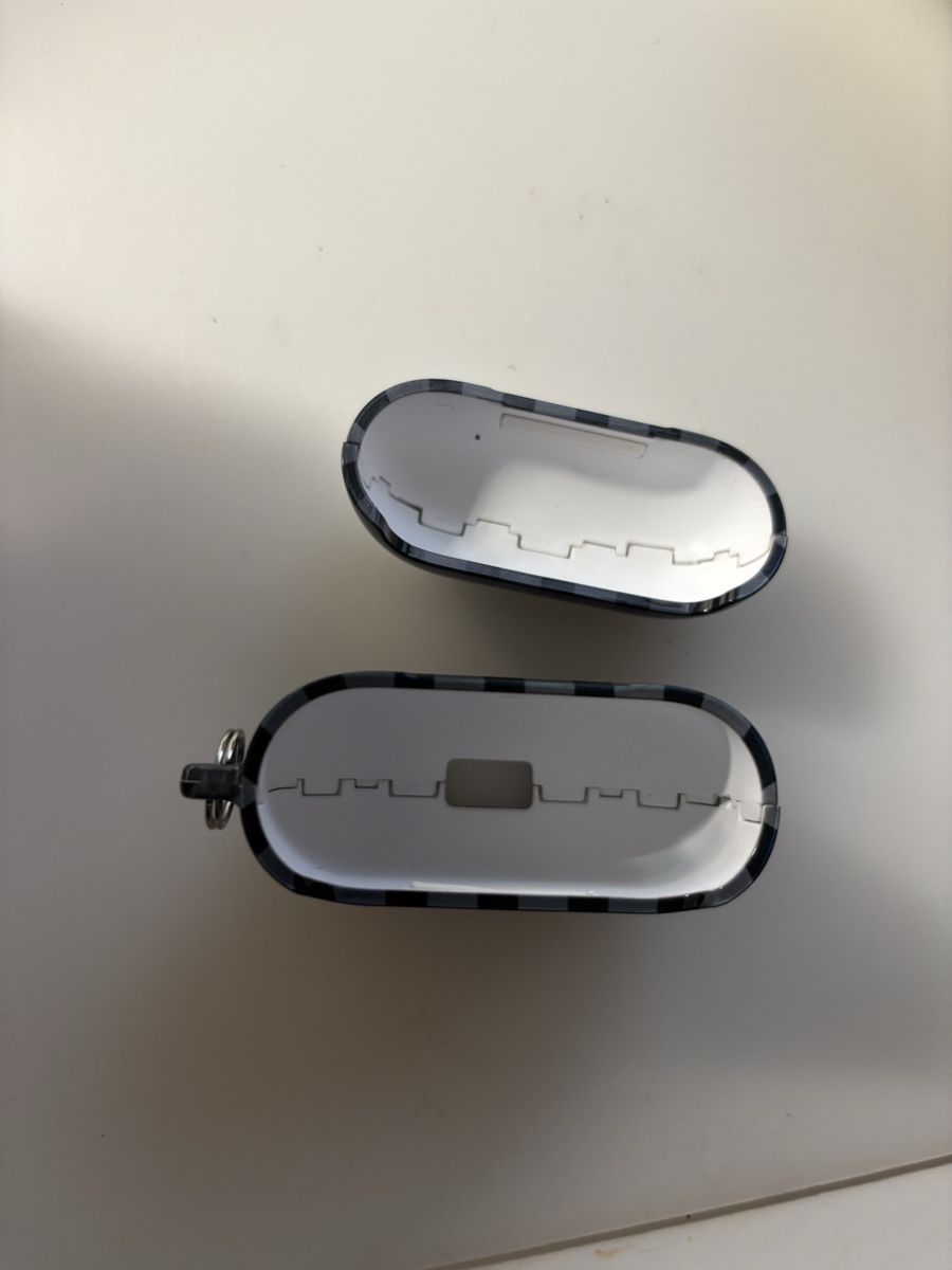Cover & Protezioni schermo: Coque Airpods 3 BURGA neuve – Nuovo e nell'imballaggio originale da Cottens VD venduto da syr_hw8g 3