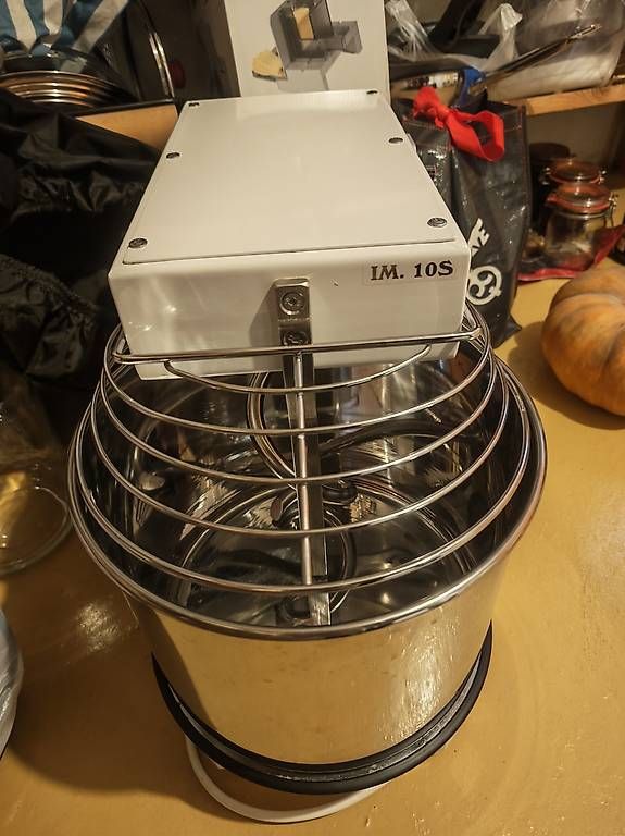Elettrodomestici da cucina: Spiralkneter FAMAG Grilletta IM 10S – Usato da Weesen venduto da mHasanaj 1