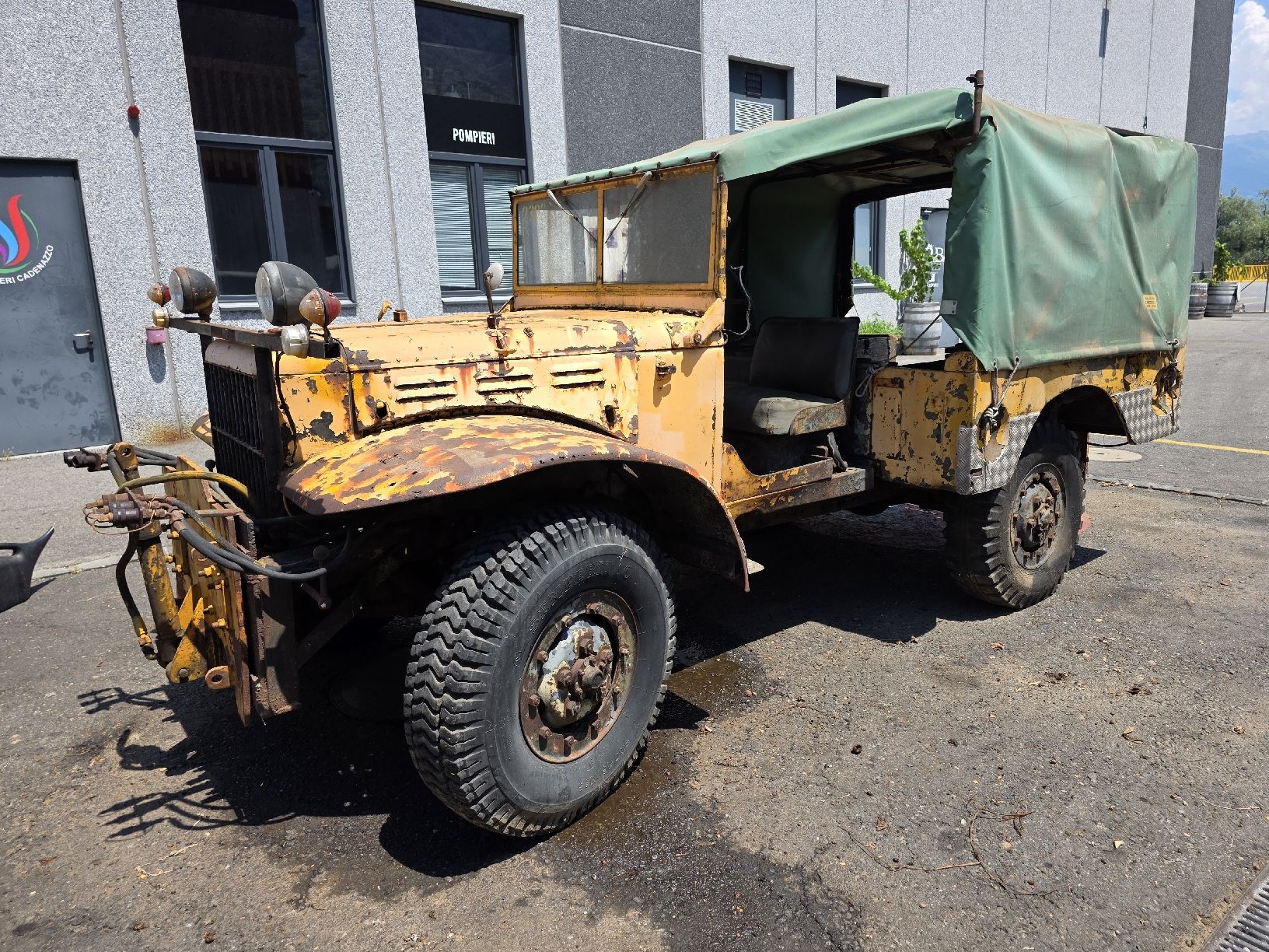 Dodge Autos: DODGE WC 0.75 – D'occasion à Cadenazzo par LuismacchineSagl