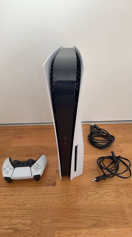 Consoles: PlayStation 5 Disc Edition mit Controller – D'occasion à Oberriet SG par tri_75qr 1