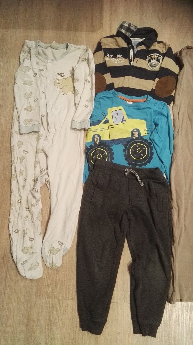 Lotti & Set di vestiti: Kleiderpaket Junge Gr 86-92 – Usato da Egolzwil venduto da mobiledeluxe 1