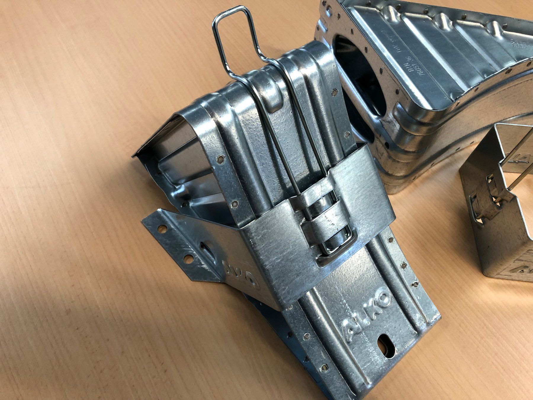 Anhänger: 2x Radkeil mit Halterung verzinkt – Neu (gemäss Beschreibung) aus Gampelen von Steuer0 3