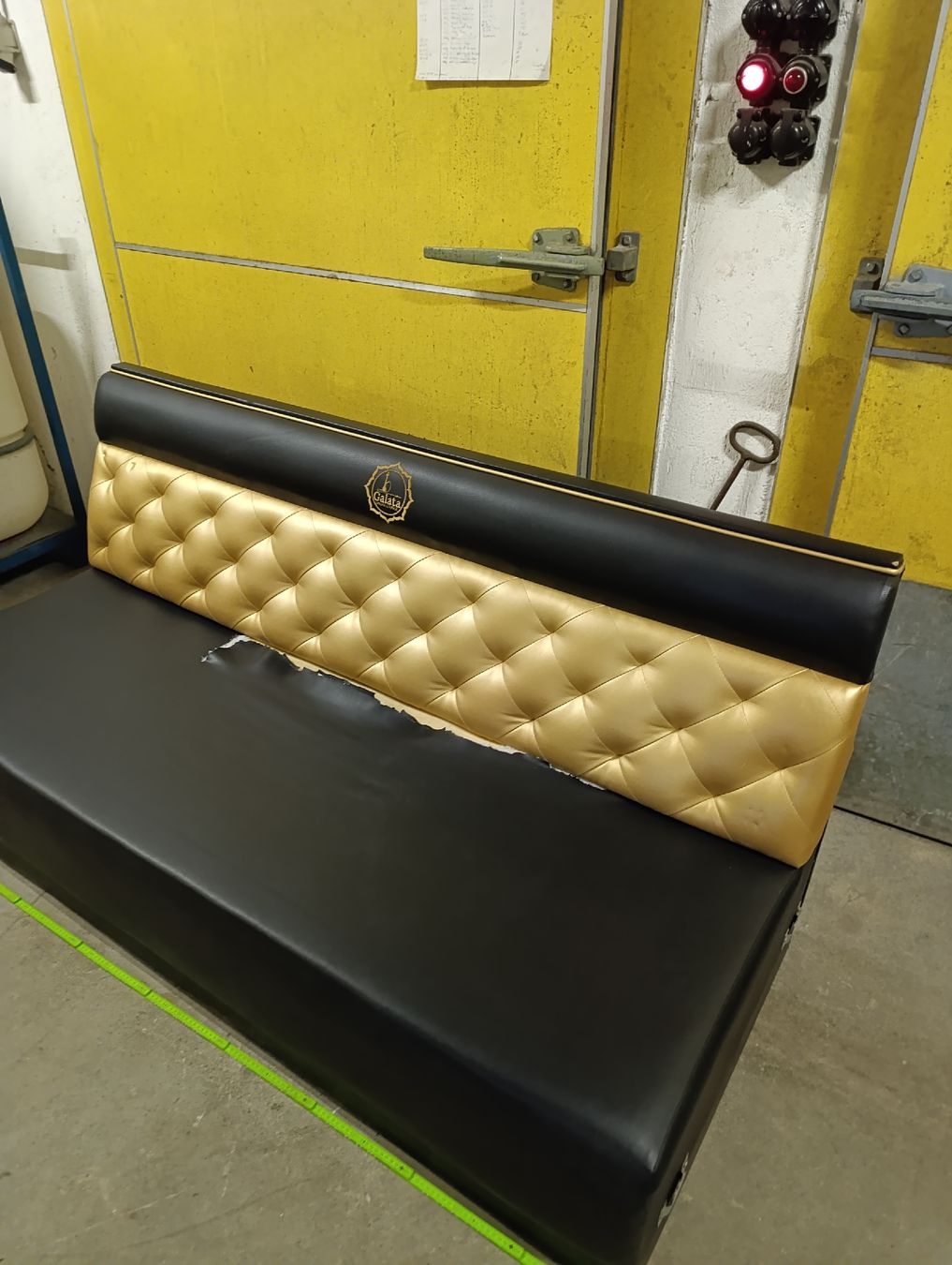 Divani: Sofa Stück einer riesen Lounge – Difettoso da Romanshorn venduto da dav_h2lv