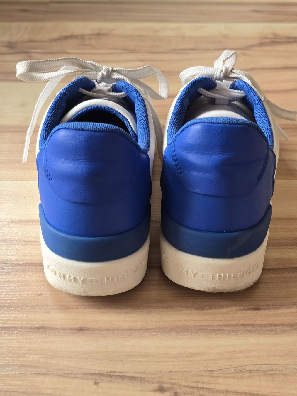Tommy Hilfiger Scarpe da donna: Tommy Hilfiger Sneaker, Gr. 38weiss/blau, – Usato da Luzern venduto da Maggiday 1